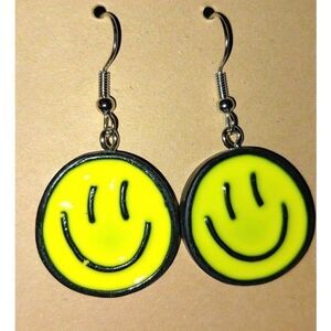 Super cute smiley face emoji earrings
